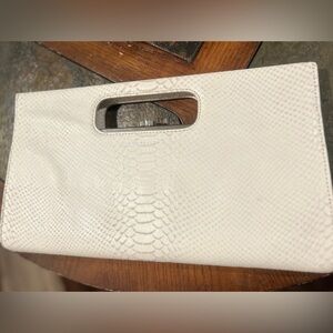 Vintage BCBGMaxAzria Elegant Leather Cream Clutch Bag in fabulous condition